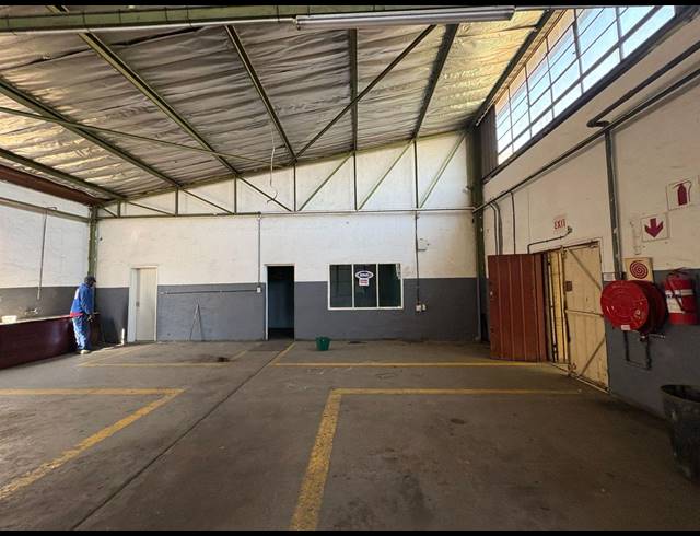 360M² WAREHOUSE TO LET IN INDUSTRIA NORTH